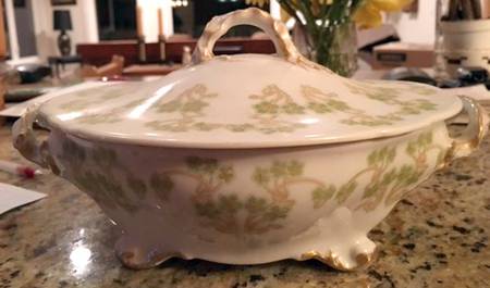 GUE204 Oval Covered Vegetable