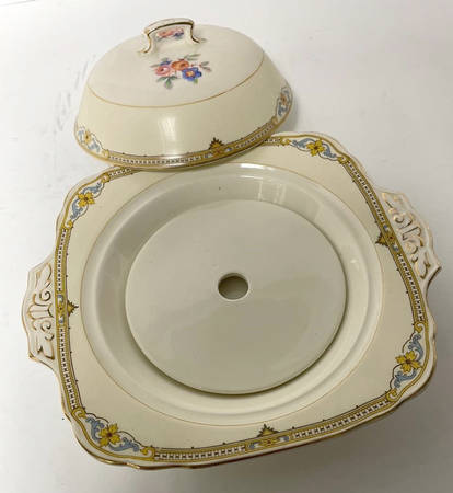 The Albany Round Covered Butter with Strainer