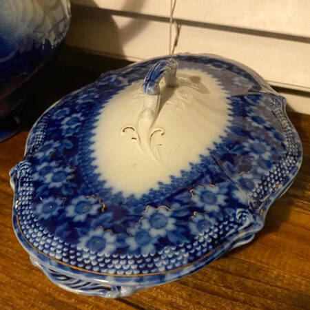 Grace Gold Oval Covered Vegetable
