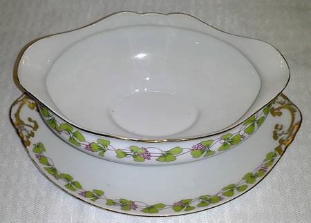 GUE207 Gravy Boat with Attached Underplate
