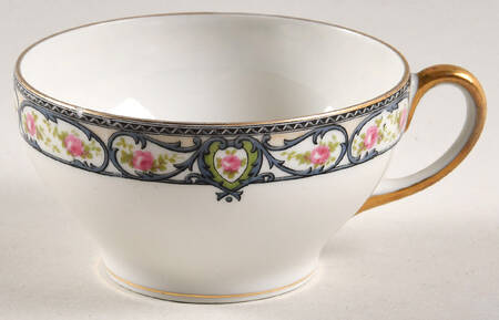 GUE211 Footed Cup