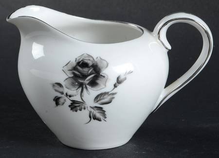 Serenade Creamer