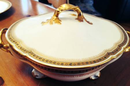 GUE223 Oval Covered Vegetable