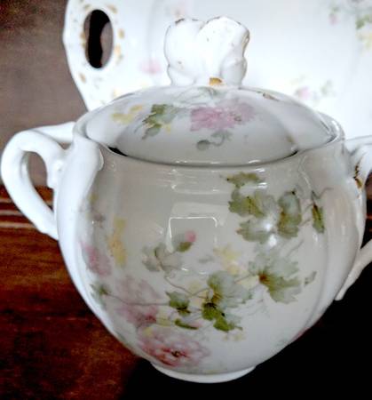 GUE251 Sugar Bowl & Lid