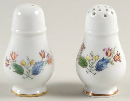 Riviera (Scalloped, Vecchio) Salt & Pepper Set