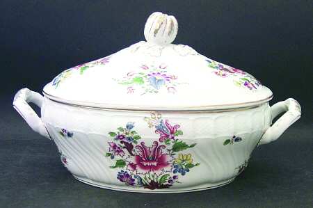 Riviera (Scalloped, Vecchio) Oval Tureen & Lid