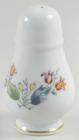 Riviera (Scalloped, Vecchio) Salt Shaker