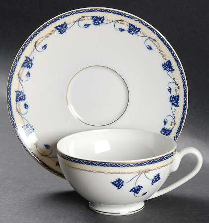 Corynthe Bleu Flat Cup & Saucer Set