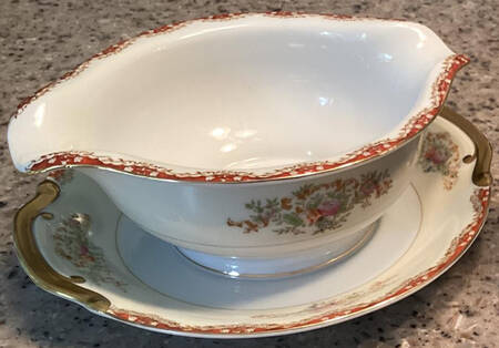 Carter Gravy Boat with Attached Underplate
