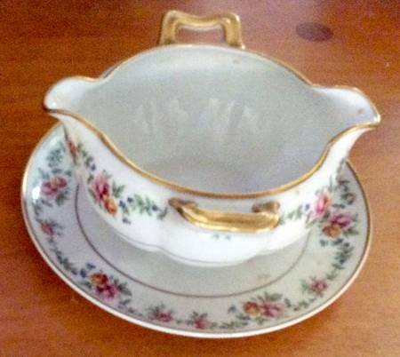 GDA149 Gravy Boat with Attached Underplate