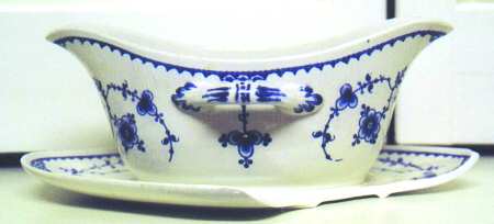 Alva Gravy Boat with Attached Underplate