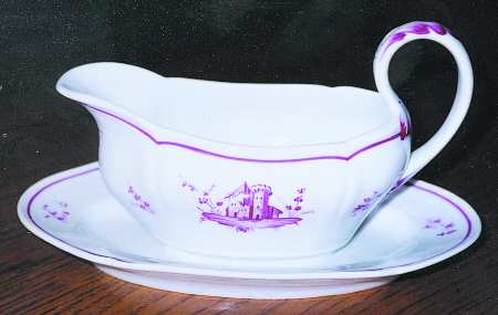 GIN91 Gravy Boat with Attached Underplate
