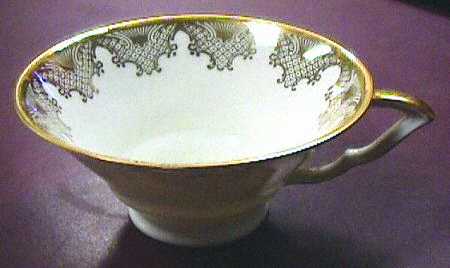 10895 Footed Cup