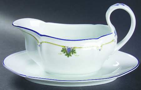 Uva Gravy Boat with Attached Underplate
