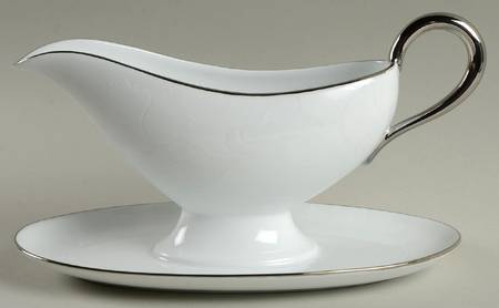 Virginia Gravy Boat with Attached Underplate