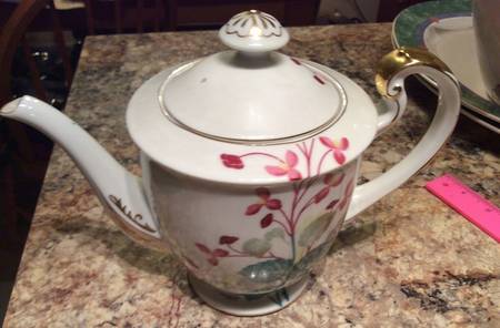 GOC32 Teapot & Lid