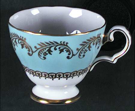 B425 Footed Cup