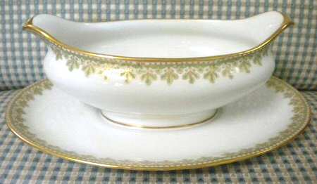 GDA197 Gravy Boat with Attached Underplate