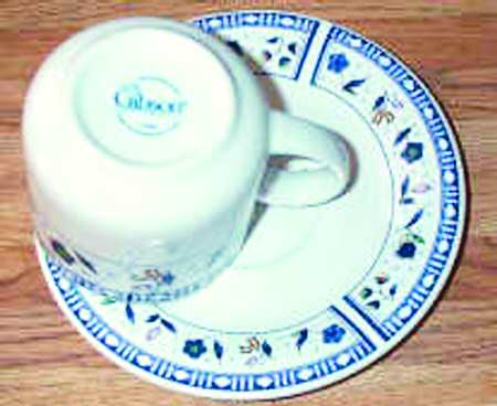 Florales Flat Cup & Saucer Set