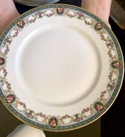 GUE429 Dinner Plate
