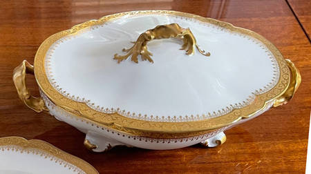 GUE435 Oval Covered Vegetable