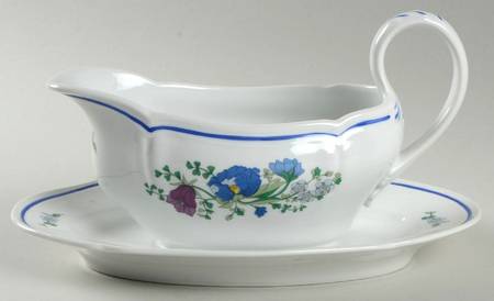 Lerici Gravy Boat with Attached Underplate