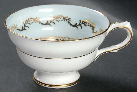 B321 Footed Cup