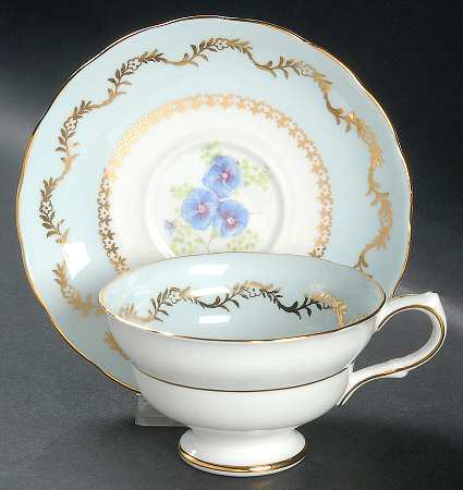 B321 Footed Cup & Saucer Set