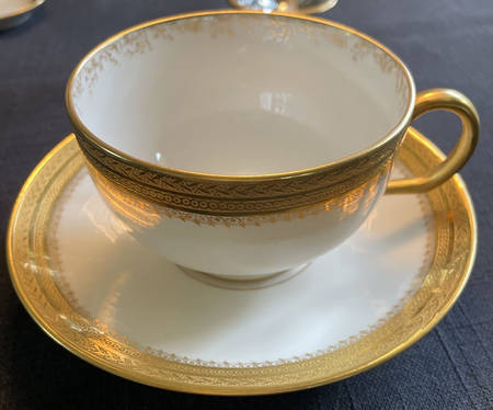 GUE455 Footed Cup & Saucer Set