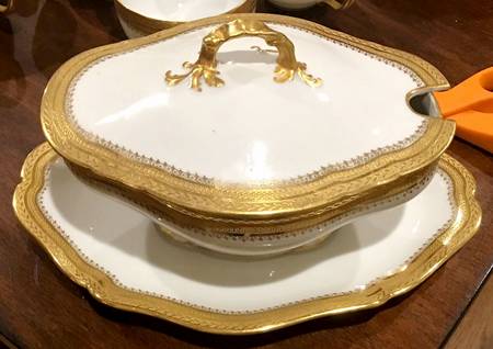 GUE455 Oval Tureen & Lid with Underplate