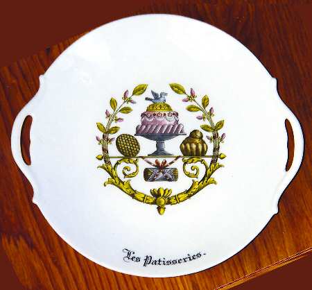 Les Patisseries Handled Cake Plate