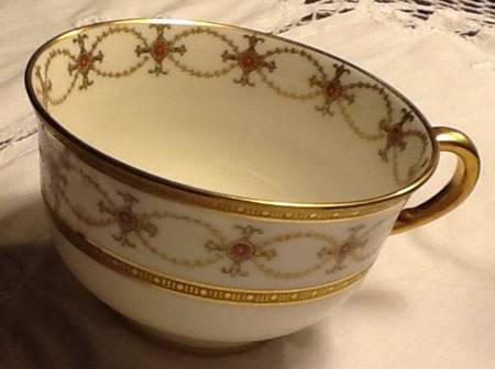GDA258 Footed Cup