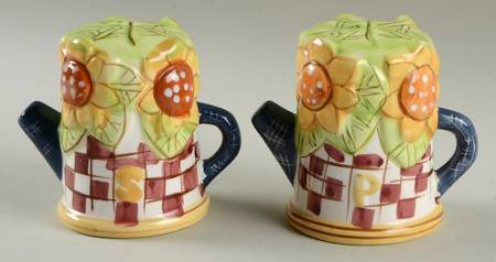 American Quilt Figural Salt & Pepper Set