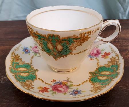 GRO38 Footed Cup & Saucer Set