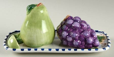 GAN10 Figural Salt and Pepper Tray Set