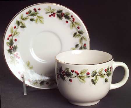 Holiday Classics Footed Cup & Saucer Set
