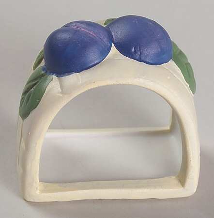 COUNTRY ORCHARD Sculpted Napkin Ring