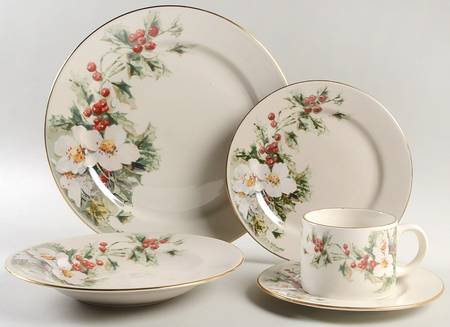 Yuletide (Cream Body) 5 Piece Place Setting