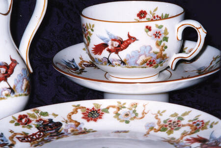 GRO43 Footed Cup & Saucer Set