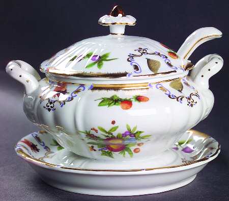 Yorkshire Sauce Boat W/Attached Underplate,Lid & Ladle