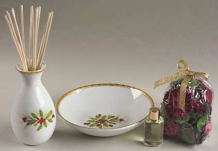 Festive Holly Oil Diffuser & Potpourri Set