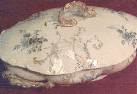 GUE552 Oval Covered Vegetable