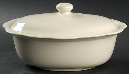Hospitality Ivory 1.5 Quart Oval Covered Casserole