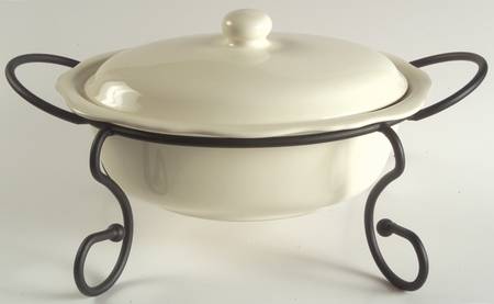 Hospitality Ivory 1.5 Quart Oval Covered Casserole & Metal Stand