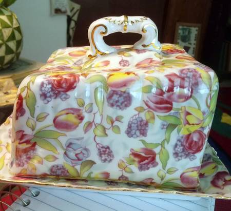 GCC24 Cheese Dish with Lid (Wedge)