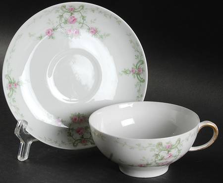 GUE576 Flat Cup & Saucer Set