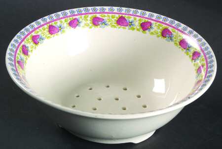 Le Fraisier 8" Pierced Berry Bowl