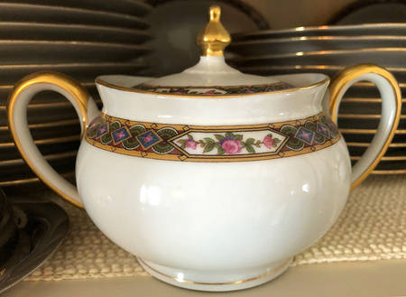 GUE592 Sugar Bowl & Lid