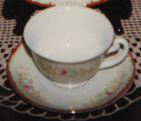 GAR14 Footed Cup & Saucer Set