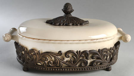 Cream 2.5 Qt Oval Covered Casserole & Metal Stand